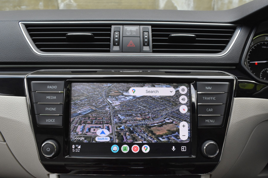 SKODA Superb 