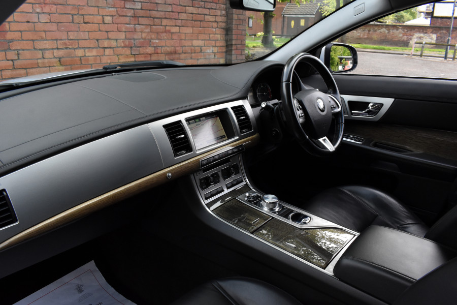 Jaguar XF 