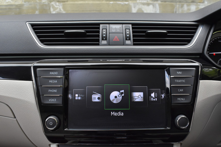 SKODA Superb 