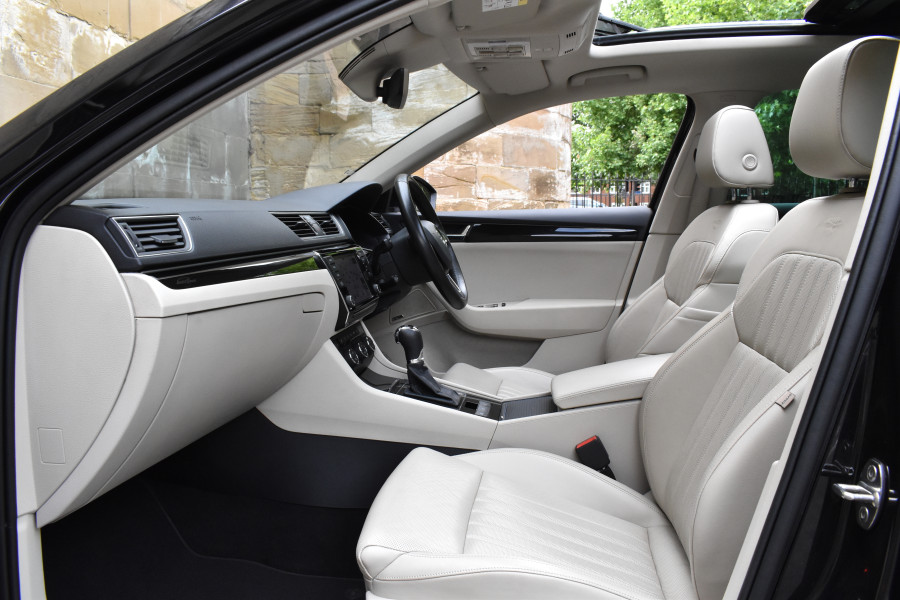 SKODA Superb 