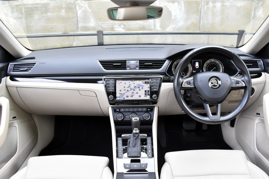 SKODA Superb 